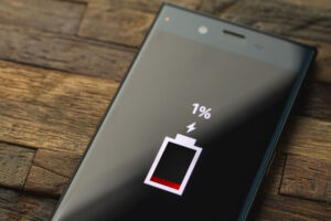 電池が寿命を迎えそうなスマホ